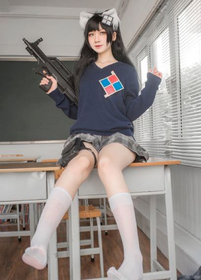 白丝袜脚美女扒开内衣_HD免费高清观看